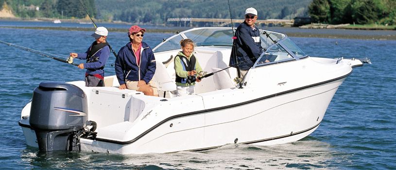 Bateau pour la pêche et le ski nautique