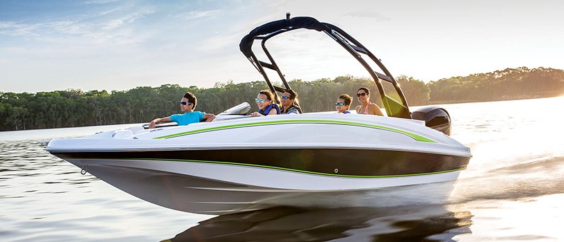 Pontoon Boats  Discover Boating Canada